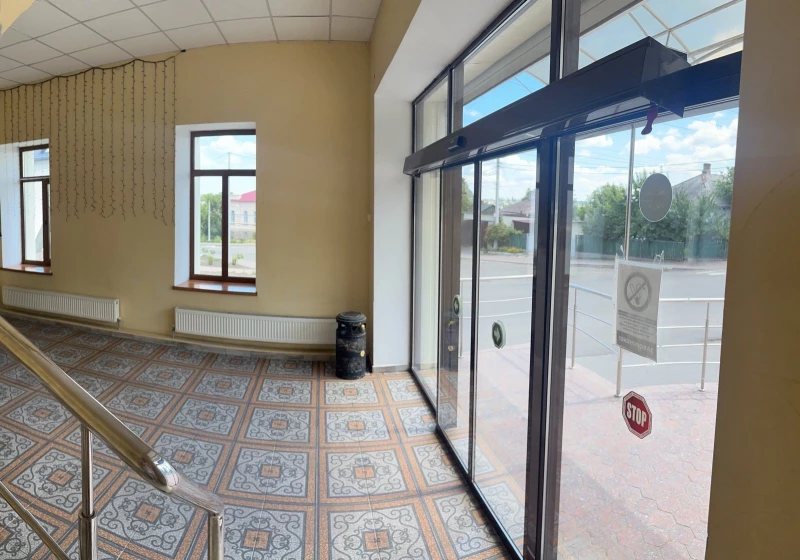 Комерційна нерухомість – 1743 м², Новоукраїнка — 7/13