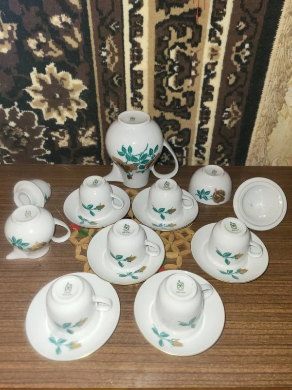 Вінтажний порцеляновий кавовий сервіз, Кривий Ріг — 3/4