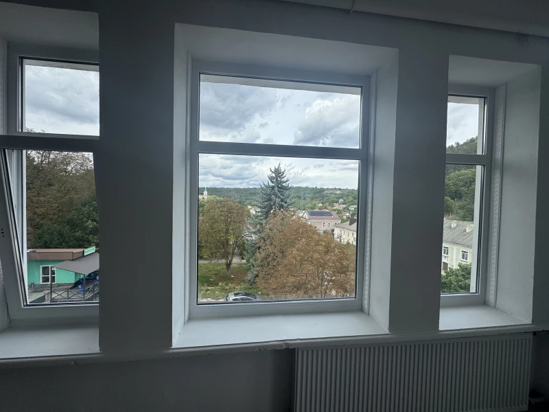 Комерційна нерухомість – 400 м², Кременец — 14/15