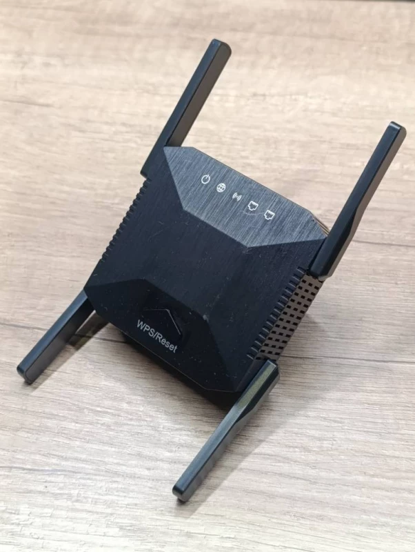WiFi репітер підсилювач сигналу 2.4/5GHz 1200 Mbps 4 антени