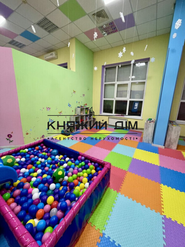 Комерційна нерухомість – 104 м², Київ — 8/12
