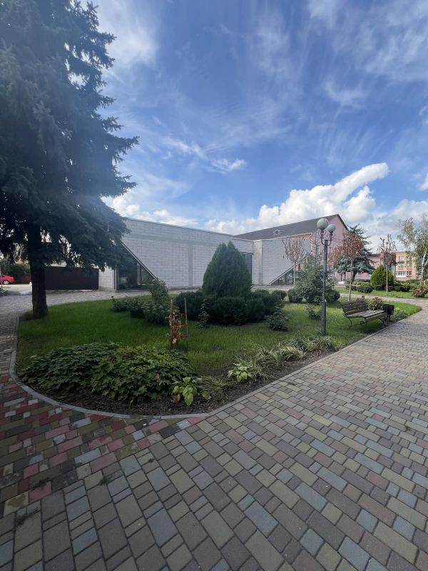 Комерційна нерухомість – 308.9 м², Шпола — 5/15