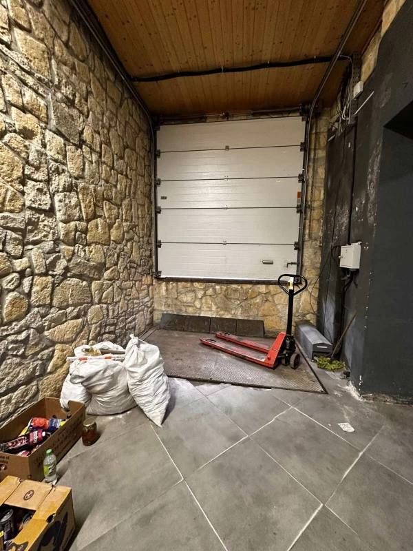 Комерційна нерухомість – 585 м², Бережаны — 9/10