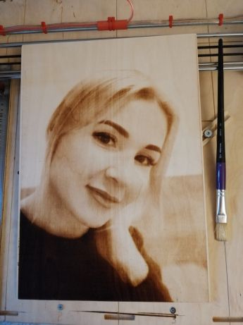 Випалювання портретів, виготовлення блокнотів з дерев'яною обкладинкою