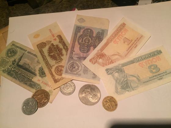 Продам монеты и советские рубли недорого две