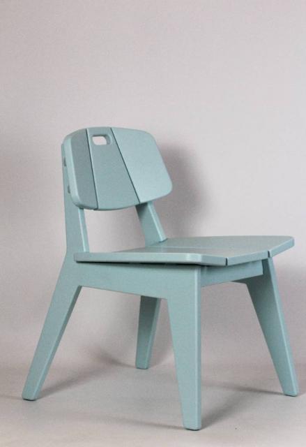 Яркий небесно-голубой низкий стул для гостиной и ресторанов