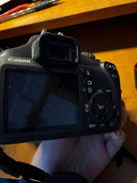 Продам фотоаппарат Canon1100D