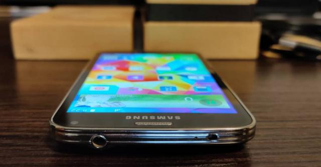 Продам недорого Samsung Galaxy S5 (SM-G900F) полной комплектации.