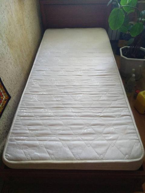 Кровать односпальная с метал.каркасом и матрасом