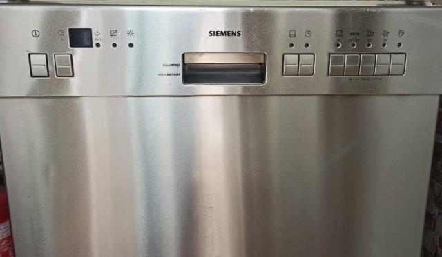 Продается встраиваемая посудомоечная машина Siemens. Состояние очень хорошее  Ширина 60см, глубина 58см, высота 86 см
