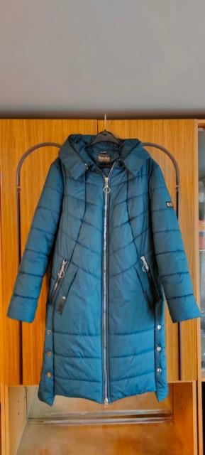 Продам недорого зимнее женское удлиненное пальто.
