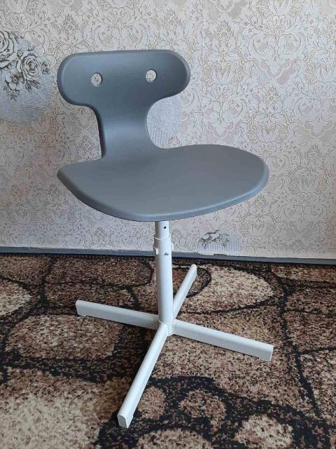 Продам стул IKEA MOLTE для письменного стола