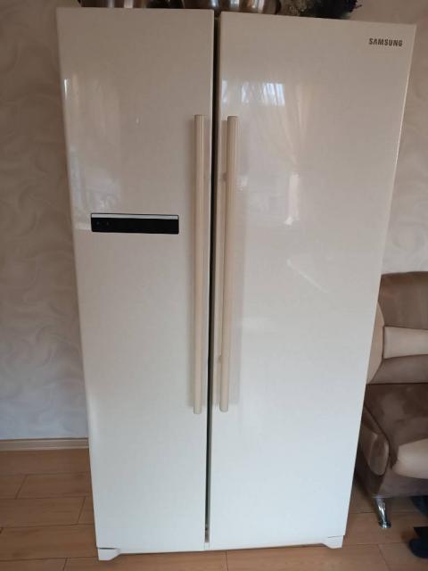 Холодильник Samsung side by side на запчастини
