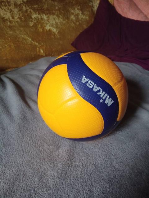Продам волейбольний мяч Mikasa w 200 оригинал