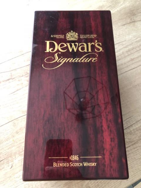 Dewar’s signature Blended scotch Whisky