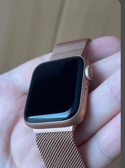 Продам годинник Apple wach 4.40