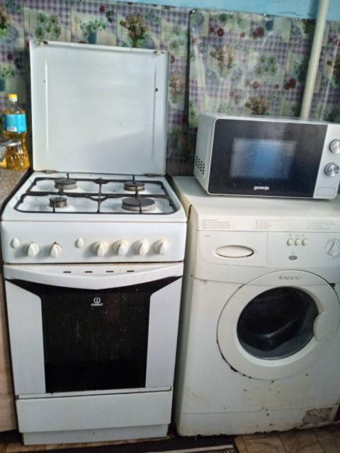 Продам газову плиту і пральну машинку