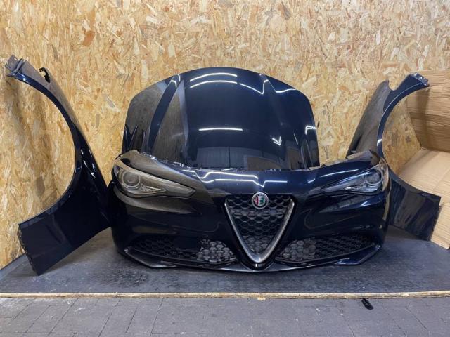 Alfa Romeo Giulia комплектний передок бампер капот фари крила