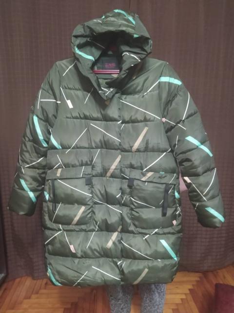 Продам куртку женскую средней длинны , зеленая , размер 50-52