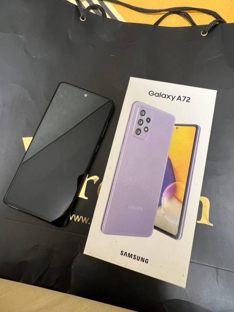 Продам телефон Samsung Galaxy A72 6/128GB Лавандовый цвет.