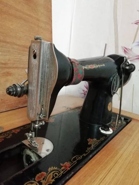 продам швейну машинку Подольськ 2-М