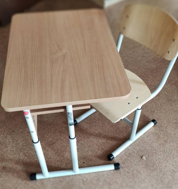 Продам шкільни комплект Стіл+стілець.