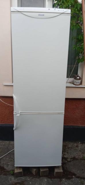 Продам холодильник двухкамерный