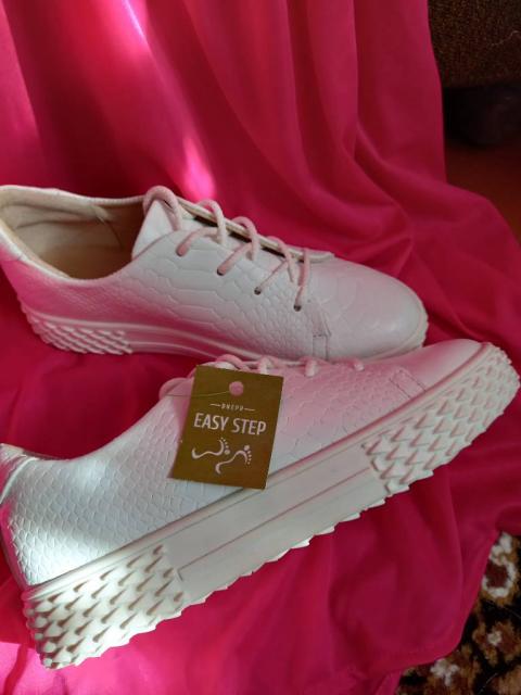 Продам   шкіряні кросівки  easy slep  білого кольору 36розмір