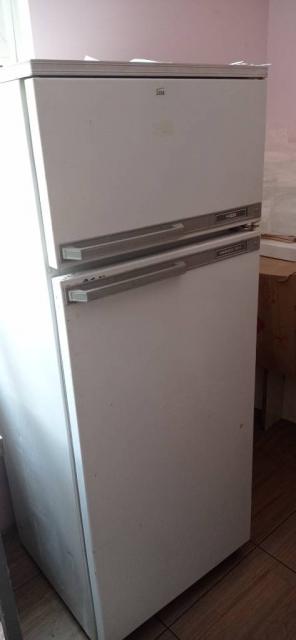 Продам холодильник б/у робочий.0677730472