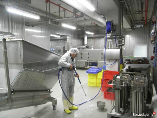  Робота в ПольщіПрацівник на прибирання заводу