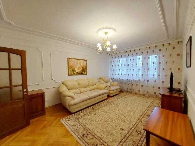 довгострокова оренда 3-к квартира Київ, Печерський, 640 $/міс.
