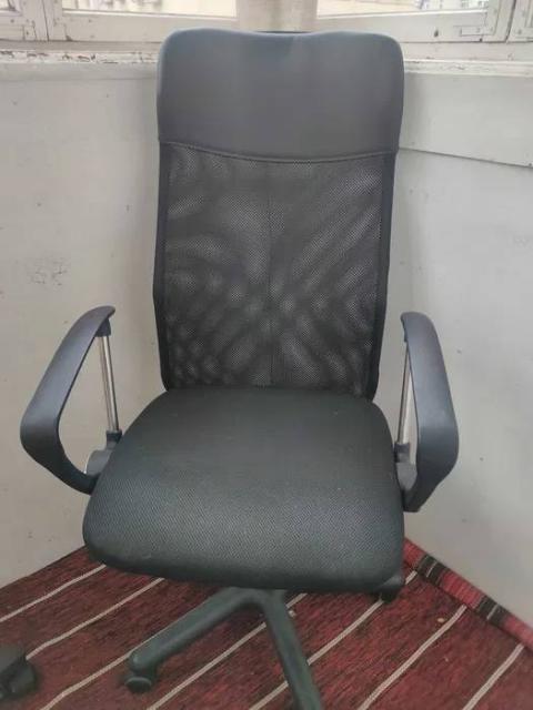 Продам офісне крісло