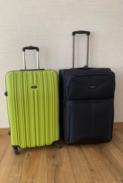 Два больших чемодана