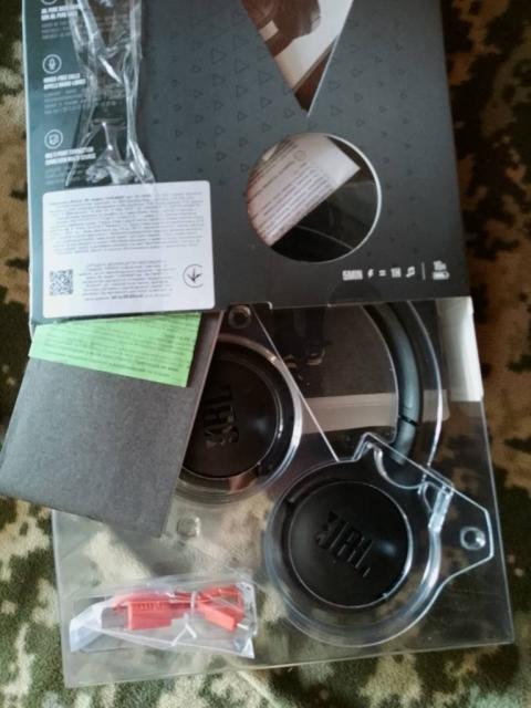 Продам навушники Jbl 560bt black