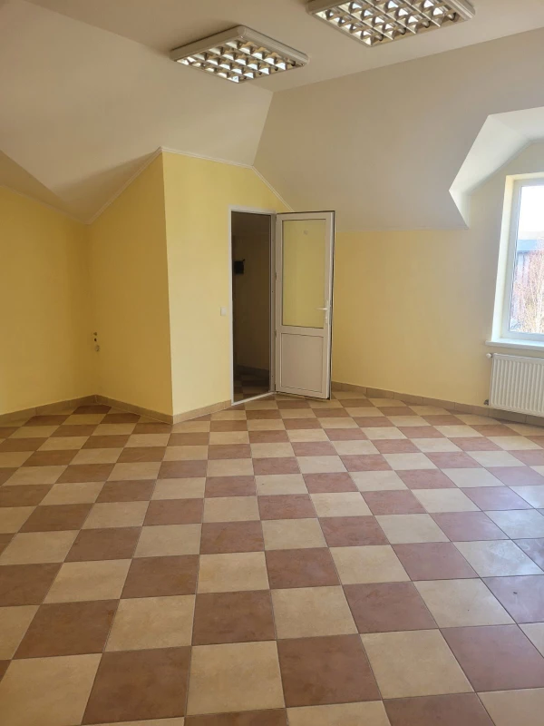 Комерційна нерухомість – 50 м², Кременец — 6/8