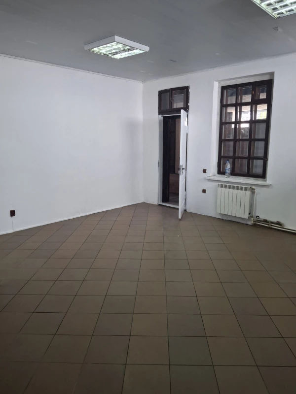 Комерційна нерухомість – 86 м², Кременец — 8/15
