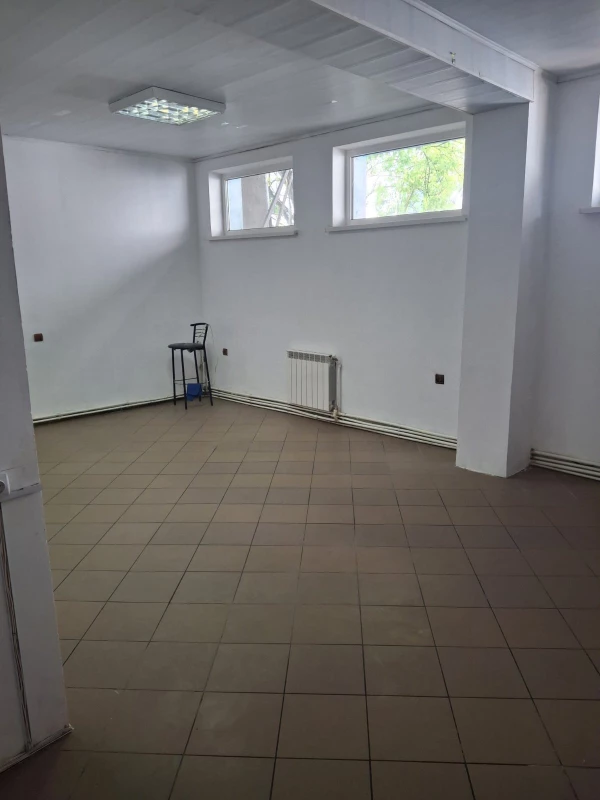 Комерційна нерухомість – 86 м², Кременец — 9/15