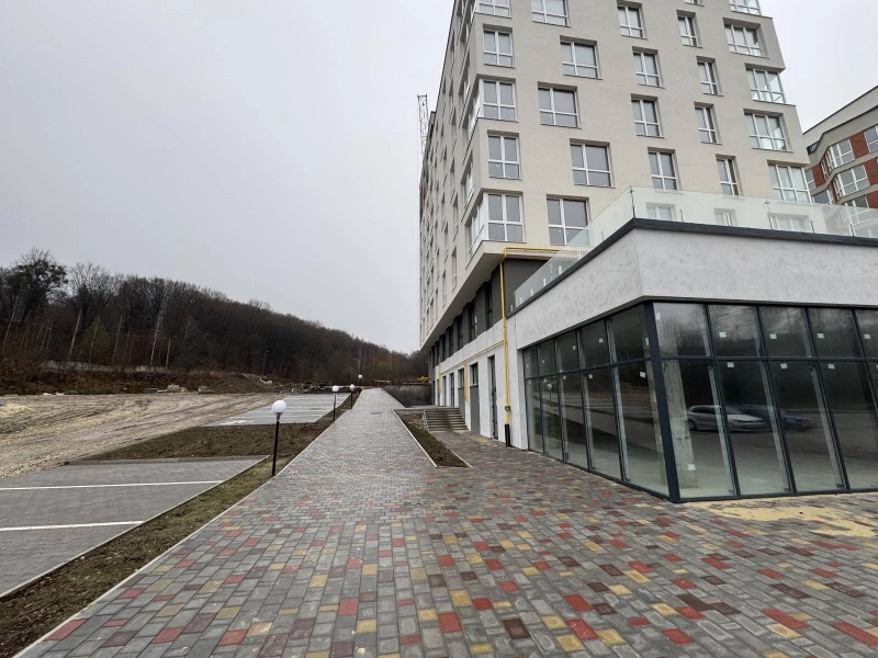Комерційна нерухомість – 77.9 м²