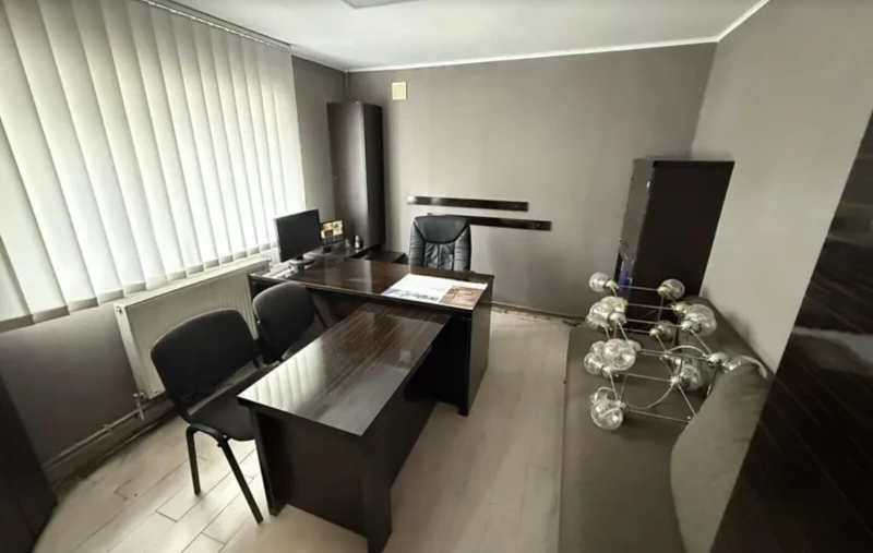 Комерційна нерухомість – 981 м²