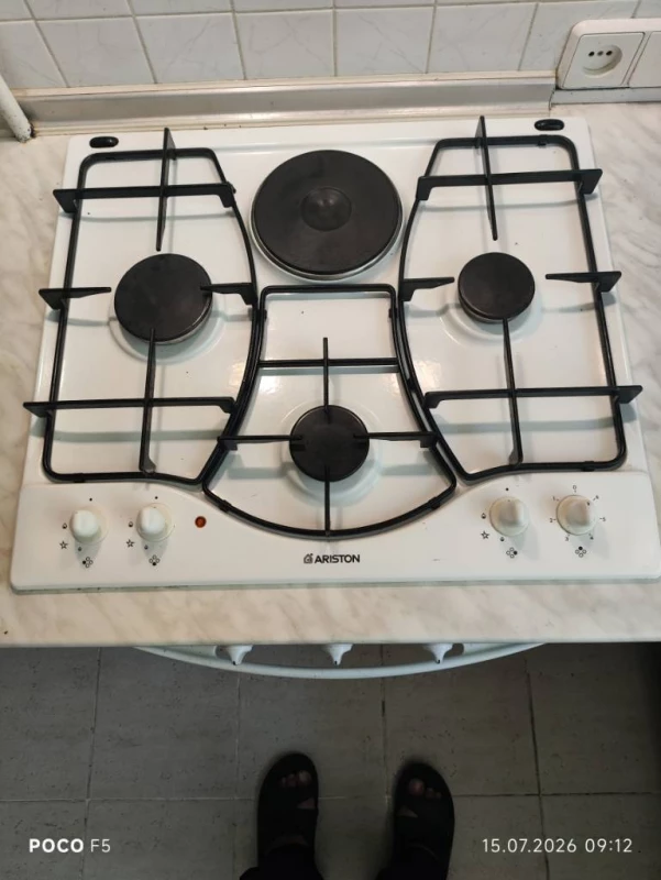 Продам газовую плиту Аристон, оригинал.