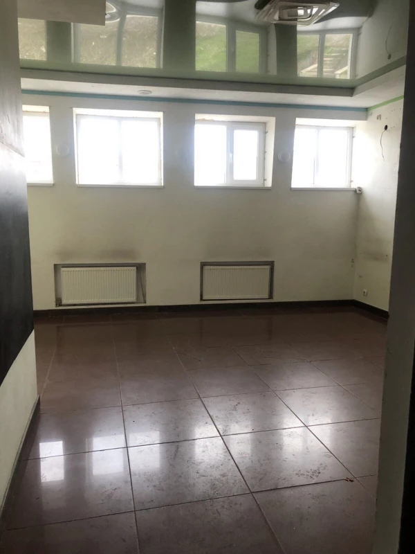 Комерційна нерухомість – 420 м², Валки — 4/9