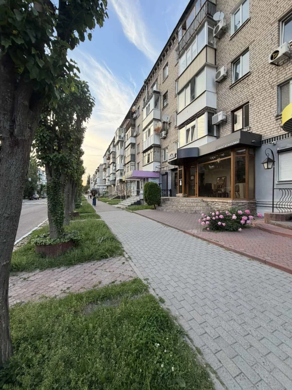 Комерційна нерухомість – 44 м², Кременчук — 5/10