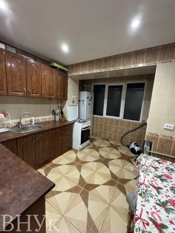 Квартира 1-кімн. продаж Чернівці – 40 м², Чернівці — 4/5