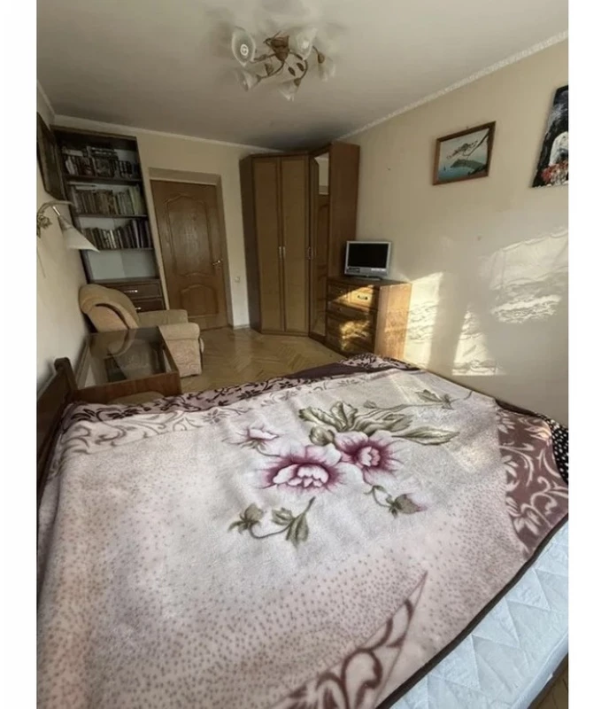 Квартира 2-кімн. продаж Київ, Голосеевский – 28 м²