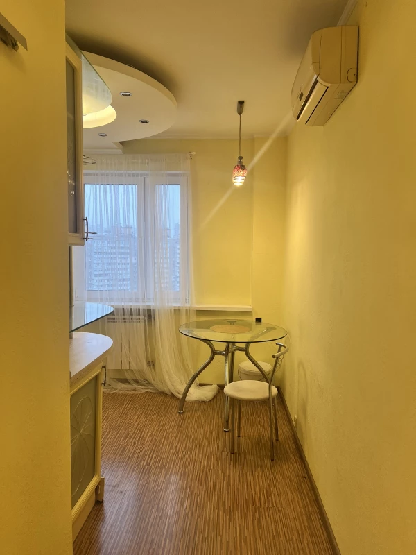 Квартира 3-кімн. оренда Київ, Дарницкий – 47 м²